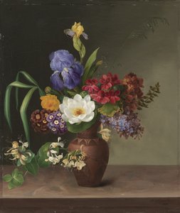 Vase i græsk stil med iris, syren og kaprifolium af Hermania Neergaard