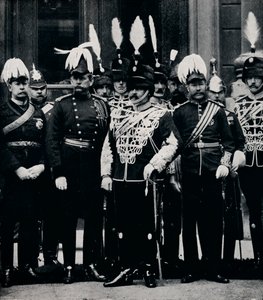 Den fremtidige kong Edward VII og officerer fra Queen