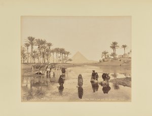 Kvinder, Fellahs, der henter vand nær pyramiderne, Cairo