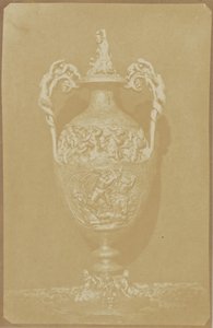 [Udsmykket vase med håndtag]