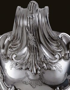 Detalje af en Louis XV terrin, dæksel og liner af Honore de Balzac