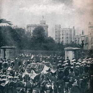 Kong Edward VIIs ligvogn bliver trukket ind på grunden af Windsor Castle, 1910 1911