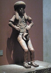 Statue af en præst, postklassisk periode, c.900-c.1521 (terracotta) af Huaxtec Huaxtec