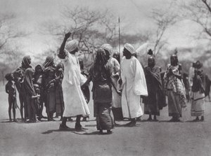 Afrika: Aulad Hamid danser (s/h-foto) af Hugo Adolf Bernatzik