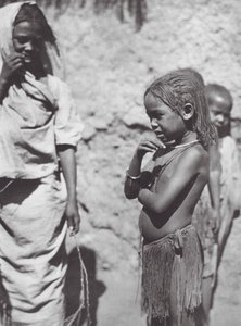 Afrika: Børn i Omdurman (s/h-foto) af Hugo Adolf Bernatzik
