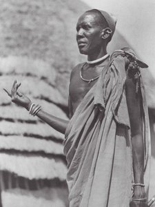 Afrika: Høvding af Tonga (s/h-foto) af Hugo Adolf Bernatzik