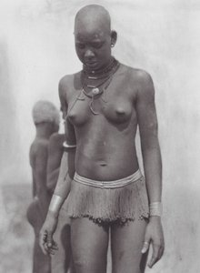 Afrika: Nuer-kvinde (s/h-foto)
