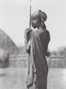 Afrika: Nuer i Shilluk-kjole (s/h-foto) af Hugo Adolf Bernatzik