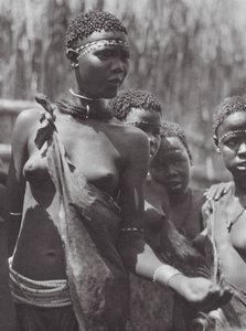 Afrika: Shilluk-piger (s/h-foto)