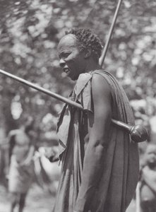Afrika: Shilluk-kriger med kølle (s/h-foto) af Hugo Adolf Bernatzik