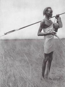 Afrika: Rejsende Dinka-kriger (s/h-foto)