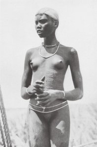 Nuer-pige (s/h-foto)