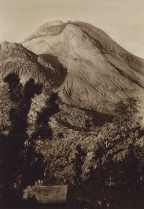 Mexico: Colima-vulkanen før de sidste udbrud (s/h-foto) af Hugo Brehme