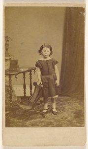 D.A. Totter [lille pige, stående] af I. Clarke