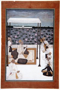 En adelsmand lytter til musik under en baldakin på en terrasse ved en sø, ca. 1680 (ugennemsigtigt wc & guld på papir) af Indian School