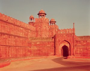 Delhi-porten i det røde fort, bygget 1639-48 af Indian School
