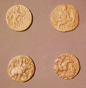 Dinarer af Samudragupta (335-375) og Kumargupta I (415-454) (guld)