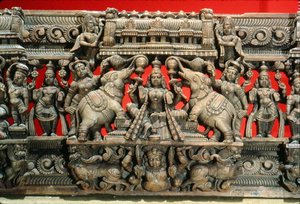 Gata Lakshmi, Gudinde for Lykke og Overflod (træ)