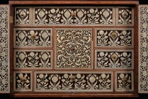 Mughal kabinet, Gujarat eller Sindh, Vestindien (elfenbenindlagt træ) af Indian School