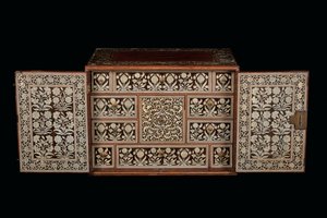 Mughal kabinet, Gujarat eller Sindh, Vestindien (elfenbenindlagt træ) af Indian School