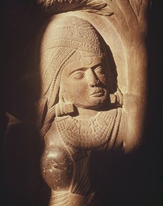 Hovedet af en yakshini, fra porten til en buddhistisk stupa ved Bharhut, Madhya Pradesh, Sen Mauryan Periode, Sunga-dynastiet (180-72 f.Kr.)