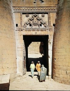 Udsigt over Suraj Pol (Solporten) af Indian School