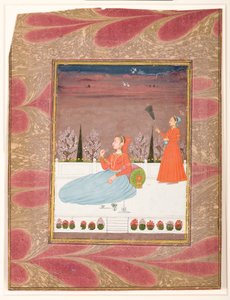 Kvinde siddende på en terrasse med en ledsager med en chauri, ca. 1735 (ugennemsigtigt wc & guld på papir) af Indian School