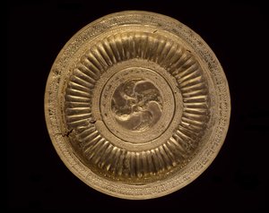 Dish Pectoral, Molukkernes folk 1800-tallet (muligvis tidligere) (guld) af Indonesian School