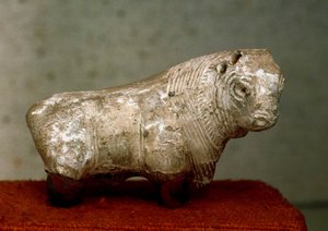 Civilisationen af Indusdalen (5000 f.Kr.): tyr. Terrakottafigur fra Mohenjo-daro (Mohenjo daro) (Pakistan), 2400 f.Kr. Karachi, Nationalmuseet, Pakistan af Indus Valley Civilization