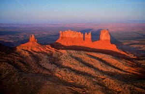 Luftfoto af klippeformationer i Monument Valley, Utah.