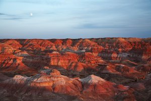 Farvede klipper nær Wu Cai Wan i Gobi-ørkenen, Xinjiang, Vestkina, 2007 (foto) af Ira Block