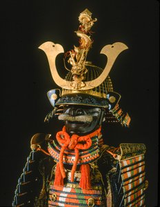 Samurai - rustning til kvinde. Lodret våbenskjold, Ikeda Family, Hayashibara Museum of Art