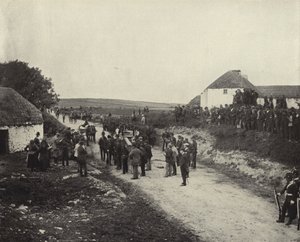 Marching to Evict, Co. Clare (s/h-billede) af Irish Photographer