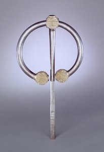 Tidselbroche, vikingetid (forgyldt sølv) af Irish School