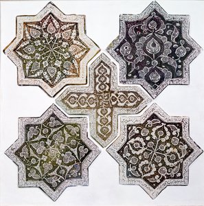 Fem fliser, Kashan, Iran (stenpasta dekoreret i gyldenbrun glans) af Islamic School