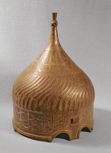 Hjelm, fra Iran (sølv og jern)
