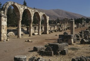 Udsigt over en gade og en søjlegang, Umayyad-perioden (661-750) af Islamic School