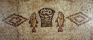 Byzantinsk mosaik, der forestiller fisk og brød (keramiske fliser) af Israeli School