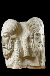Fragment af en buste med tre hoveder, der repræsenterer Treenigheden, fra Bebudelseskirken i Nazareth