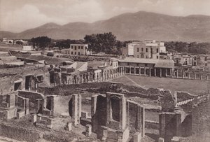 Gladiatorernes kaserne med panorama, fægteskolen (s/h-billede) af Italian Photographer