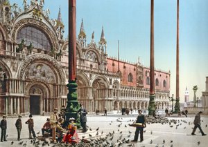 Fodring af duerne på Markuspladsen, Venedig, ca. 1900 af Italian Photographer
