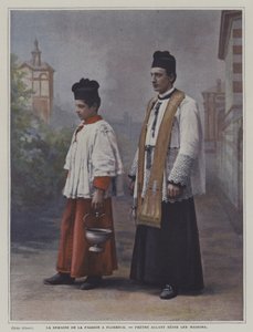 Hellig uge i Firenze: en præst på vej til at velsigne huse (farvefoto) af Italian Photographer