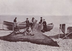 Italien: Bordighera, fiskere arbejder (s/h foto) af Italian Photographer