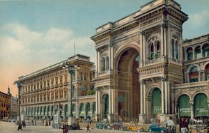 Milano / Milano: Piazza del Duomo, indgangen til Galleria (farvefoto) af Italian Photographer