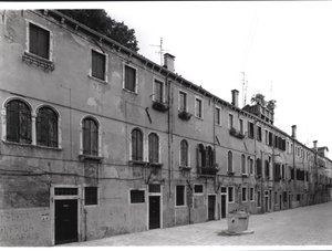 Række af huse på Calle Riello, Venedig af Italian Photographer