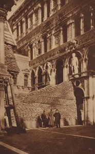 Scala dei Giganti ved Dogepaladset, Venedig, beskyttet af sandsække, Første Verdenskrig (s/h-foto)