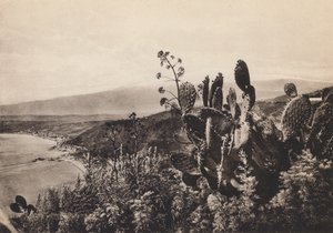 Taormina, udsigt over Etna (s/h-foto) af Italian Photographer