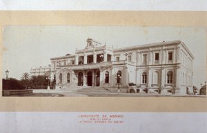 Hovedfacaden på kasinoet i Montecarlo halvvejs gennem byggeriet af Italian Photographer