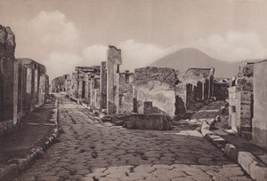 Via Consolare og Porta Di Ercolano, Consular Road, Gate of Herculanum (s/h foto) af Italian Photographer