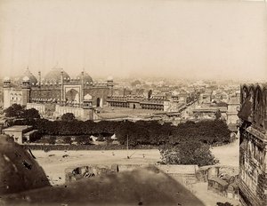 Udsigt over byen Agra og Moti-moskeen (Agra Fort), ca. 1890 (sølv gelatinetryk) af Italian Photographer